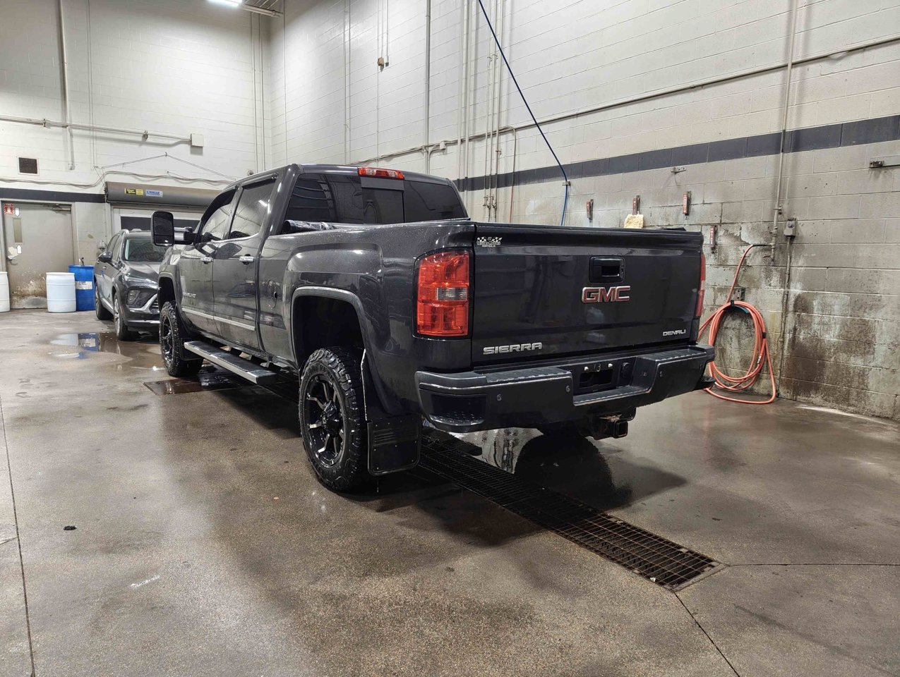 2015 GMC Sierra 2500HD 4WD Crew Cab 153.7 Denali Black Sherwood Park - photo #3