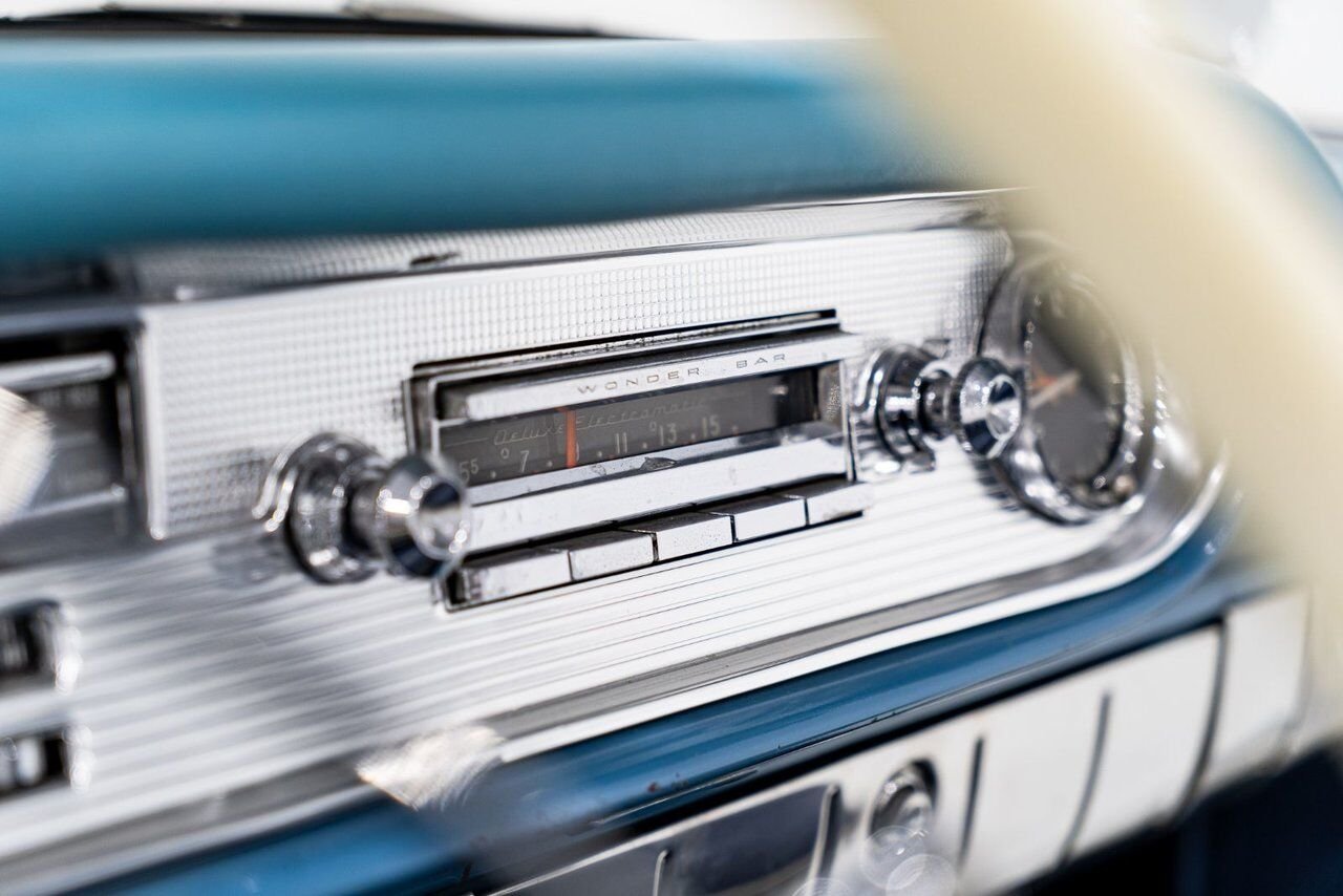 1957 Pontiac Bonneville *PRICE IN USD* Fuel injected 347/315HP 1 of 630 produced White Montreal - photo #79