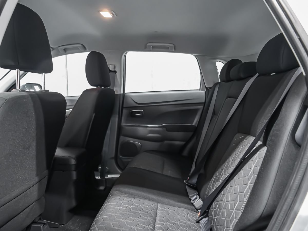 2026 Mitsubishi RVR ES White Diamond Montreal - photo #11