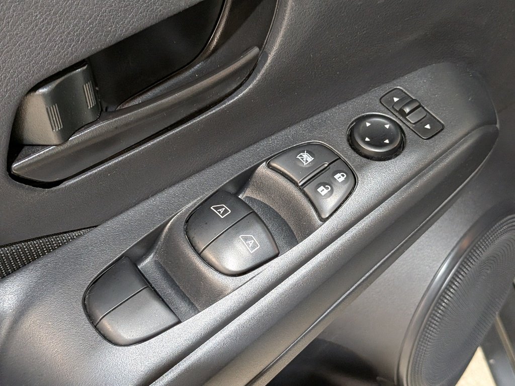 2024 Nissan Kicks S FWD Grey Val-David - photo #31