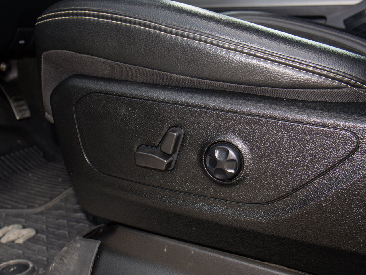 2022 Ram 1500 Sport 4x4 Crew Cab 5'7 Box Black Sherwood Park - photo #17