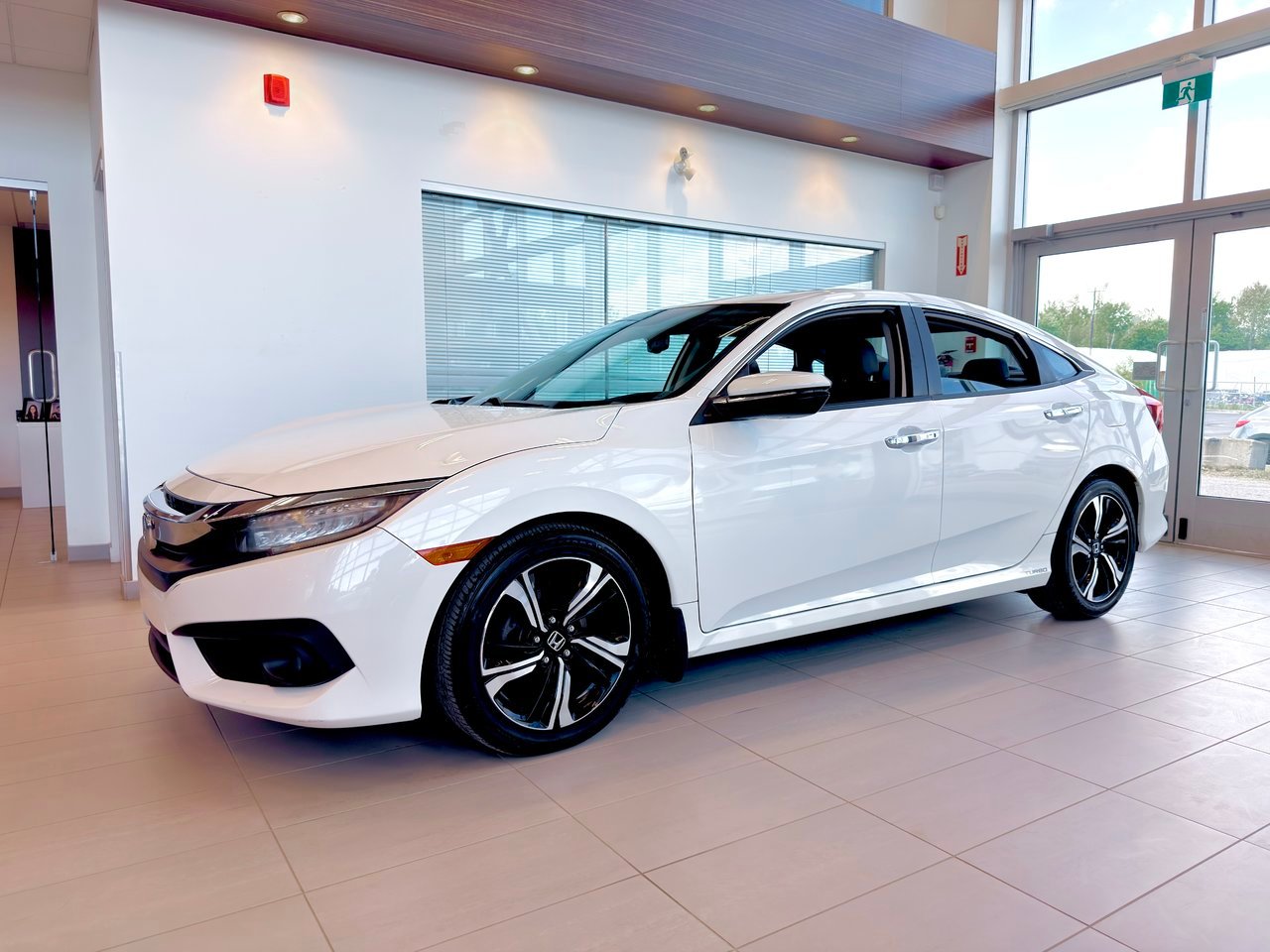 Honda Civic Sedan 2018 Blanc Notre-Dame-des-Prairies - photo #3