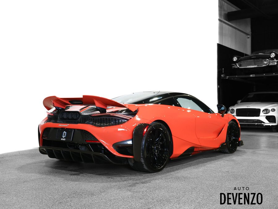 2021 McLaren 765LT 2021 Orange