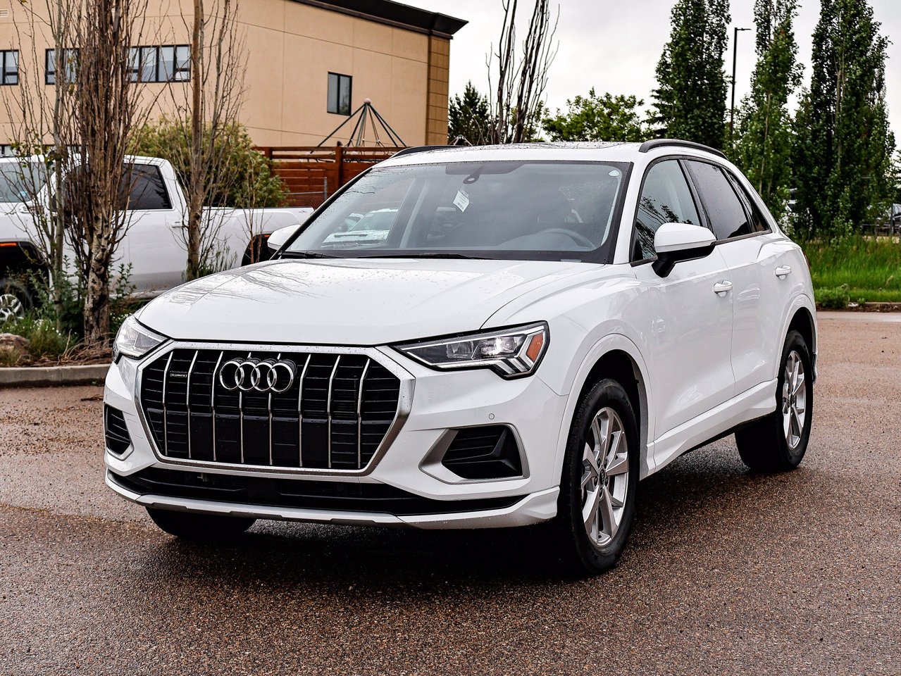 2025 Audi Q3 40 TFSI quattro White Sherwood Park - photo #3