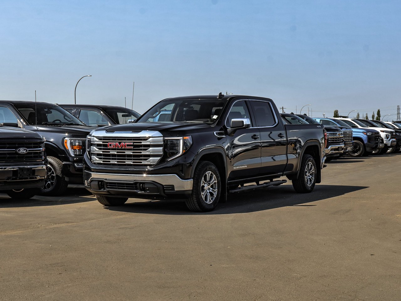 2023 GMC Sierra 1500 4WD Crew Cab 147 SLE Black Sherwood Park - photo #3