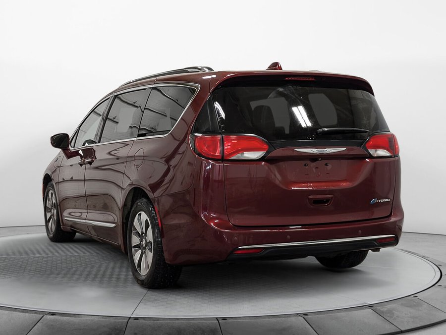 2017 Chrysler Pacifica Hybrid 2017 Red