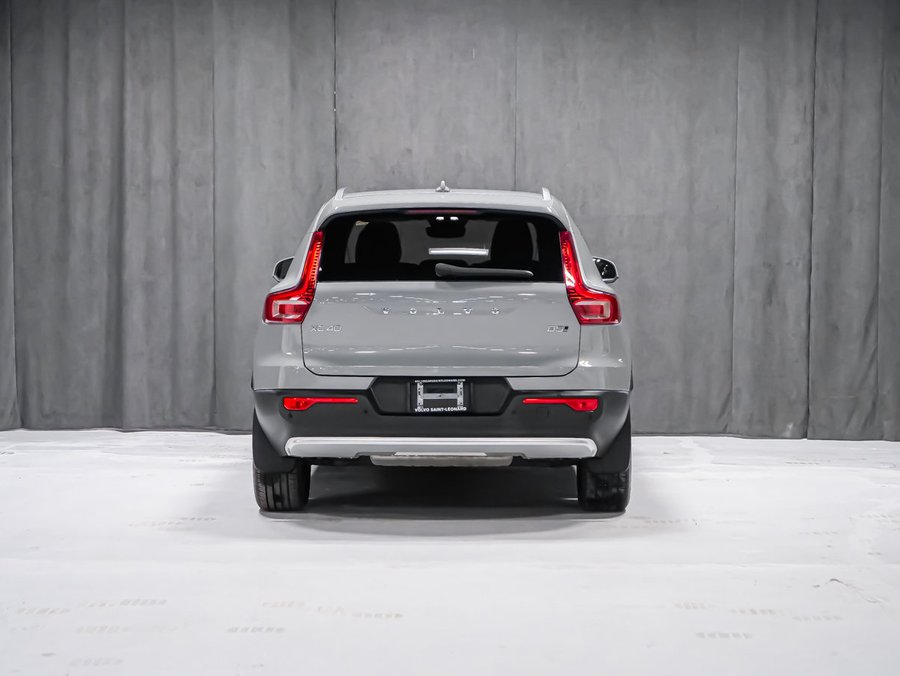 2025 Volvo XC40 B5 CORE BRIGHT CLIMATE Grey