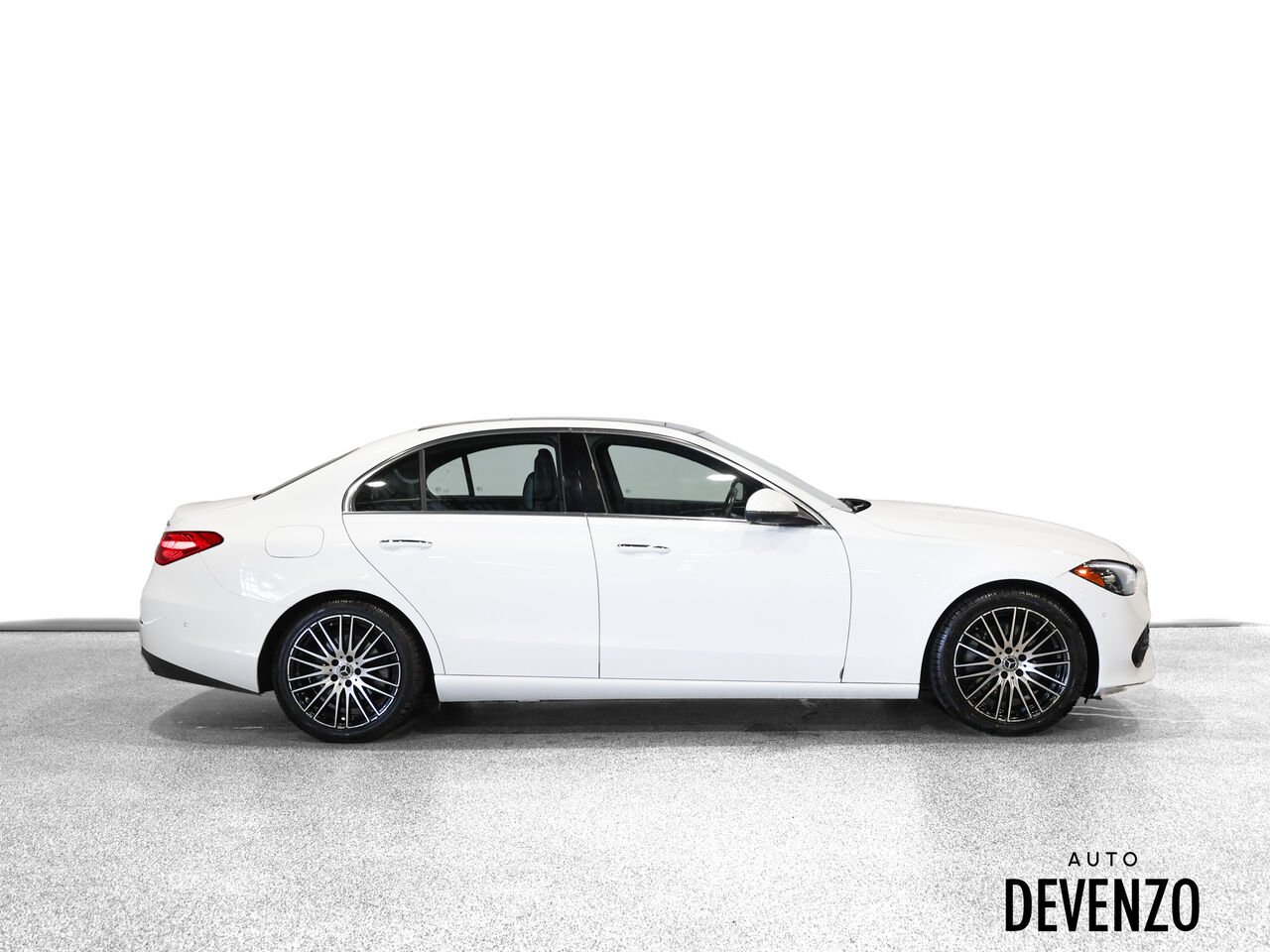 Mercedes-Benz Classe-C 2023 Blanc Saint-Eustache - photo #1