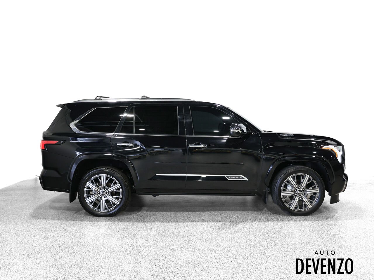 Toyota Sequoia 2025 Noir Saint-Eustache - photo #1