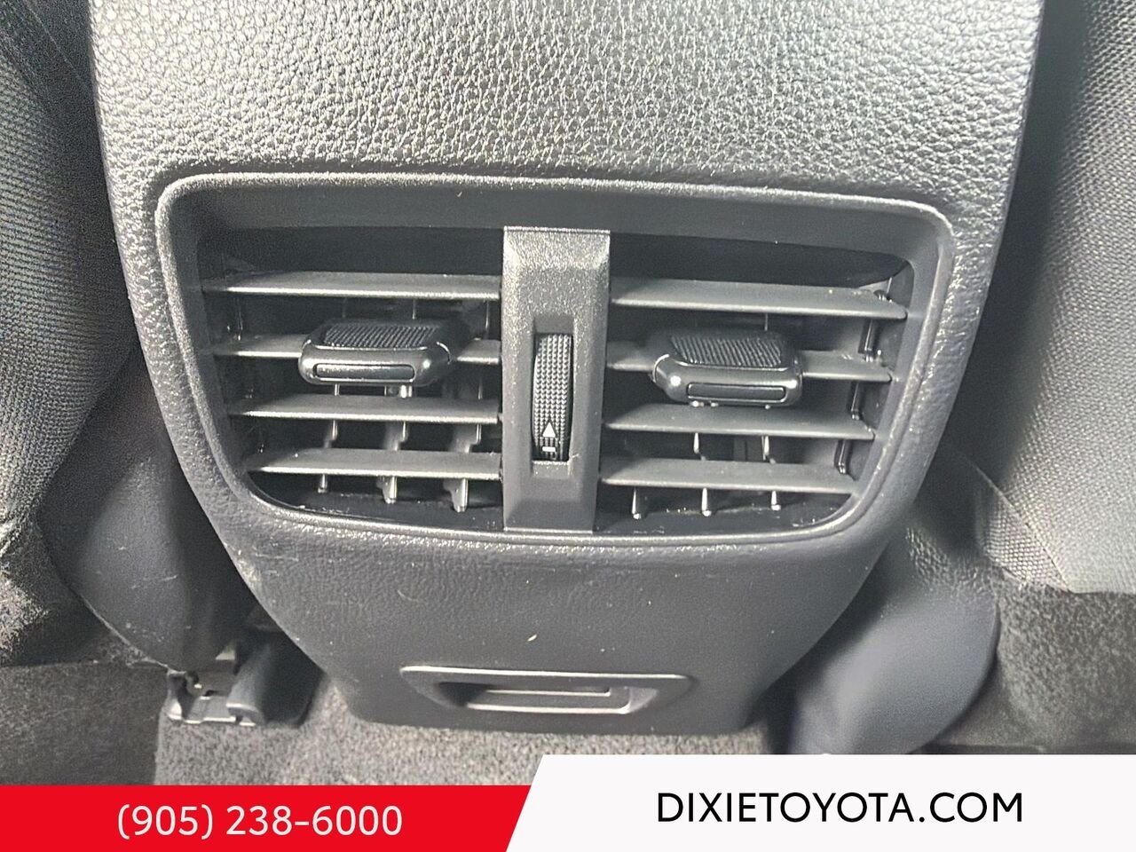 2024 Toyota Corolla Cross LE FWD / HEATED SEATS / TOYOTA SAFETY SENSE / BACK UP CAMERA / CARPLAY AND ANDROID AUTO Black Mississauga - photo #16