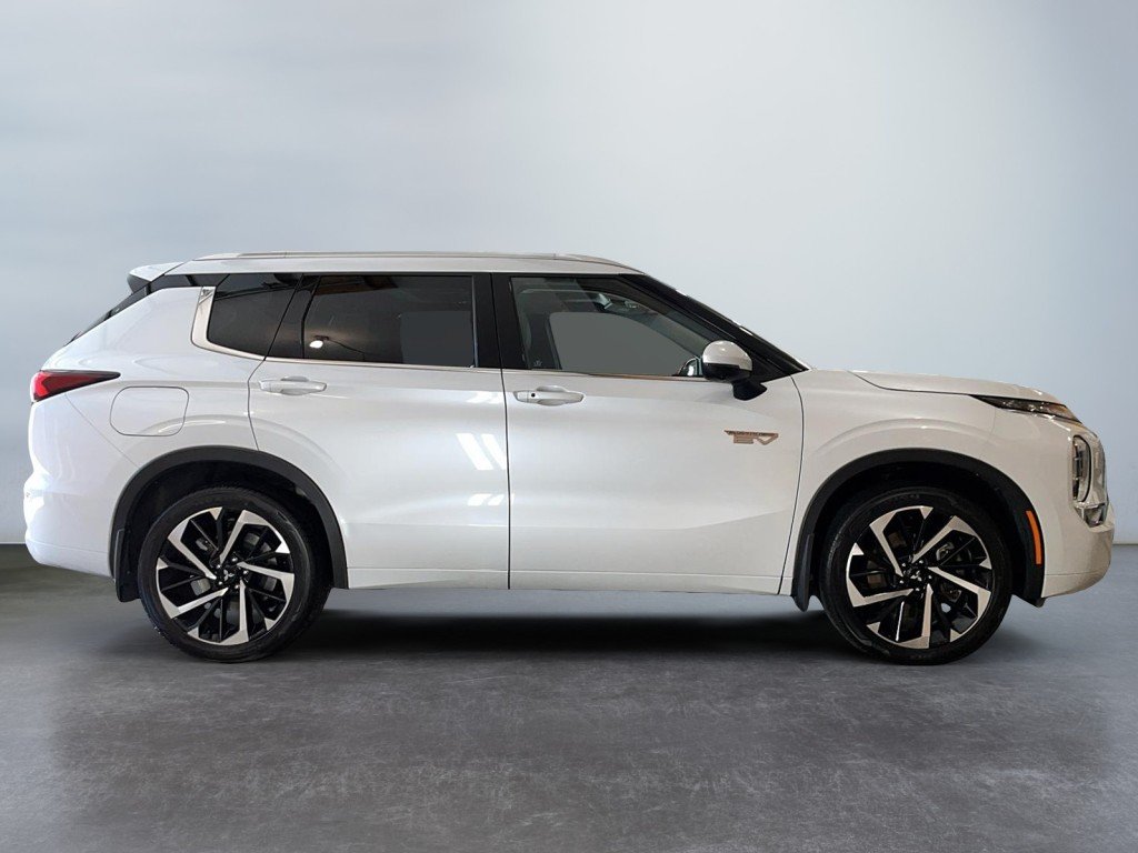2023 Mitsubishi OUTLANDER White Amos - photo #7