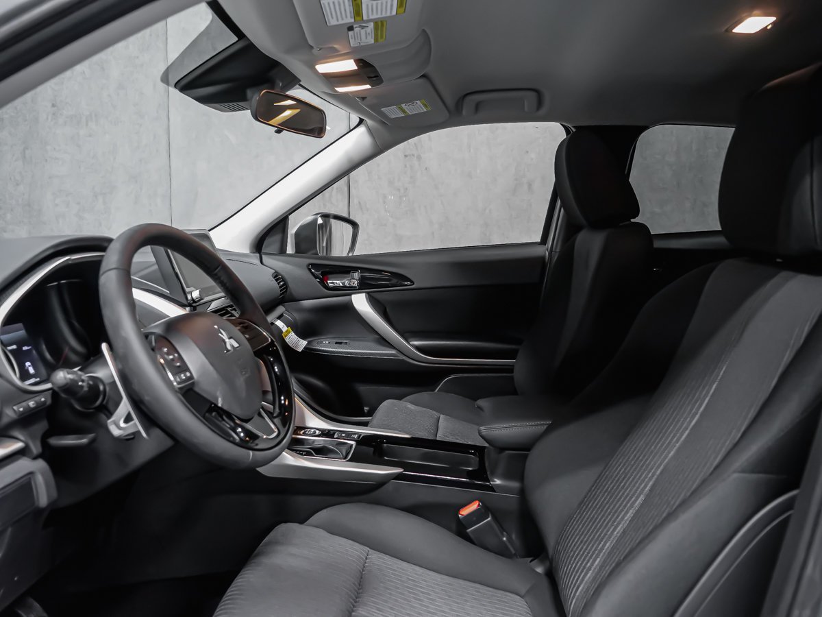 2026 Mitsubishi Eclipse Cross SE Titanium Grey Metallic Montreal - photo #18