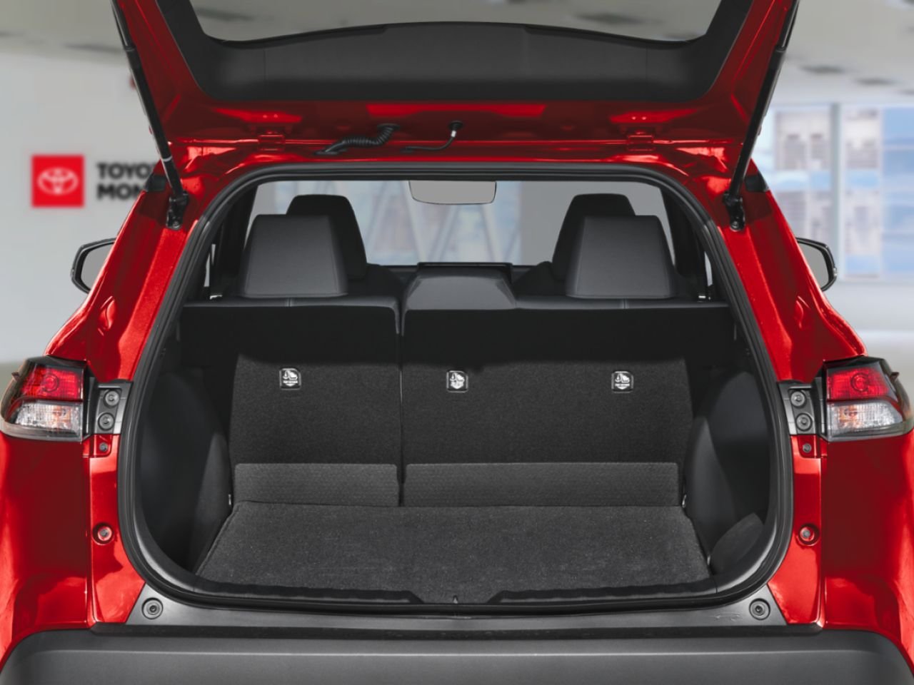 2026 Toyota Corolla Cross Sonic Silver Metallic w/Black Roof Mont-Laurier - photo #5