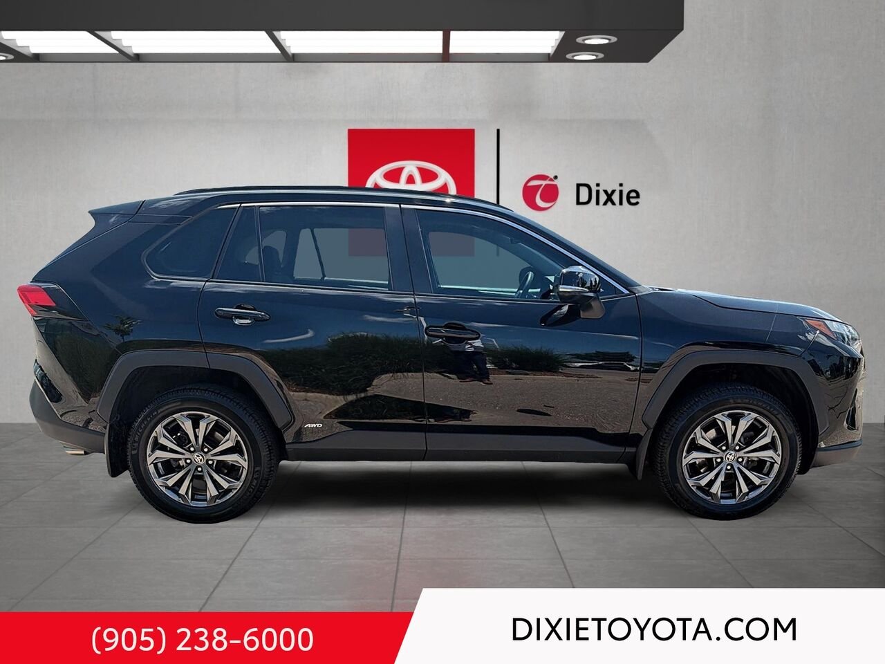 2024 Toyota RAV4 Hybrid XLE PREMIUM AWD / CLEAN CARFAX / HEATED SEATS / MOONROOF / ALLOY WHEELS / CARPLAY AND ANDROID AUTO Midnight Black Metallic Mississauga - photo #2