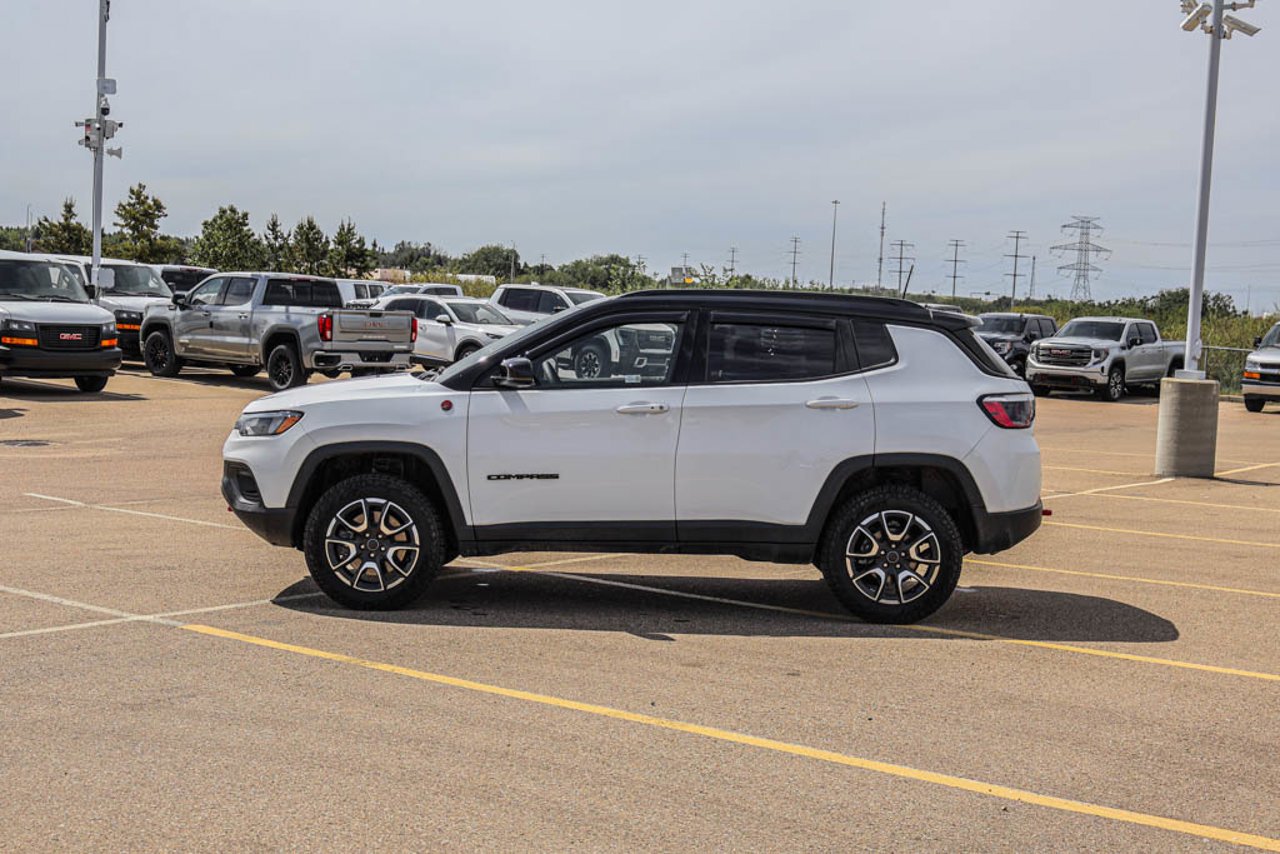 2025 Jeep Compass Trailhawk 4x4 White Sherwood Park - photo #4