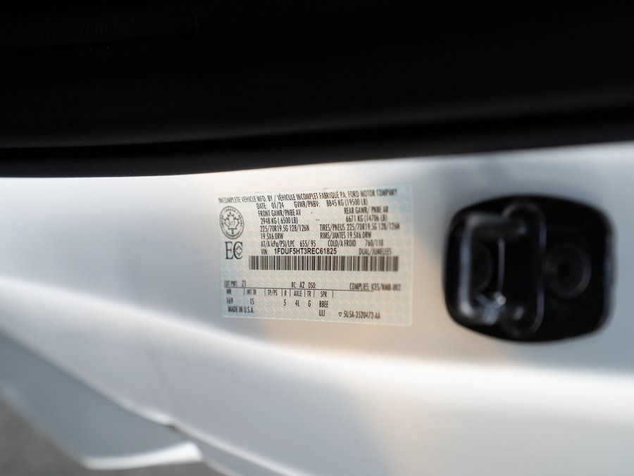 2024 Ford Super Duty F-550 2024 White