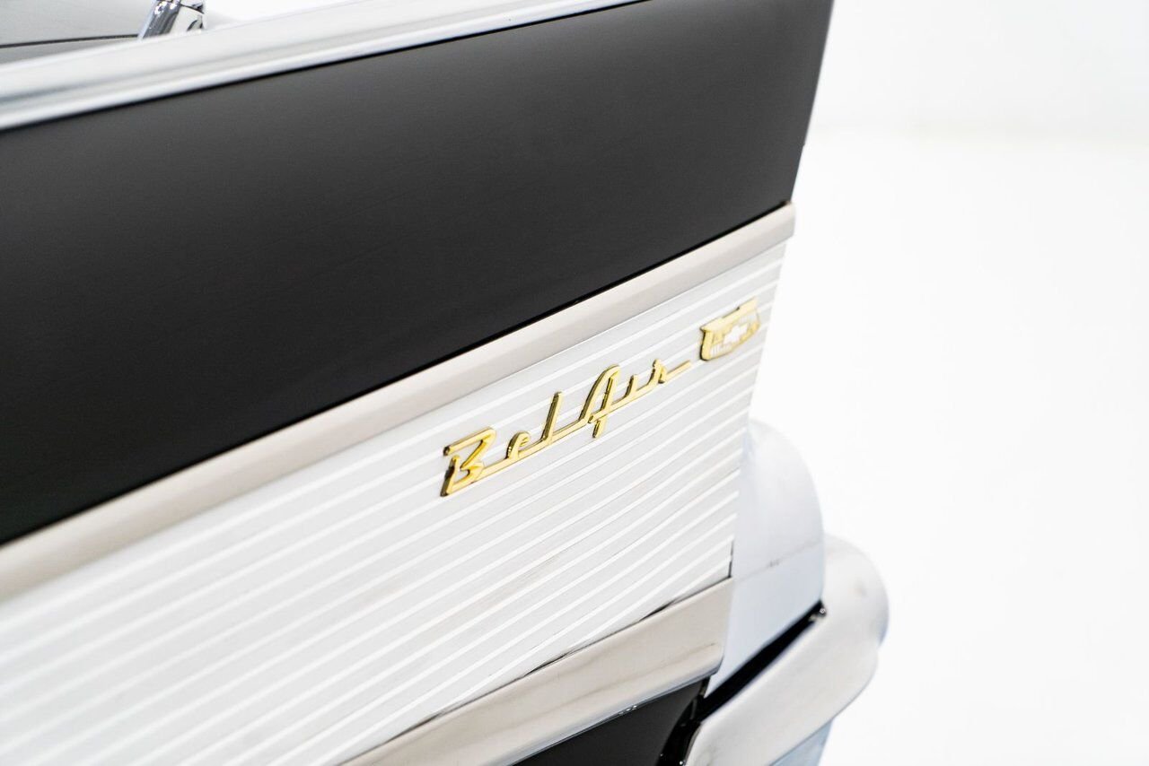 Chevrolet Bel Air Beautifully presented. Restored in desirable color combo | PRIX EN USD 1957 Noir Montréal - photo #47