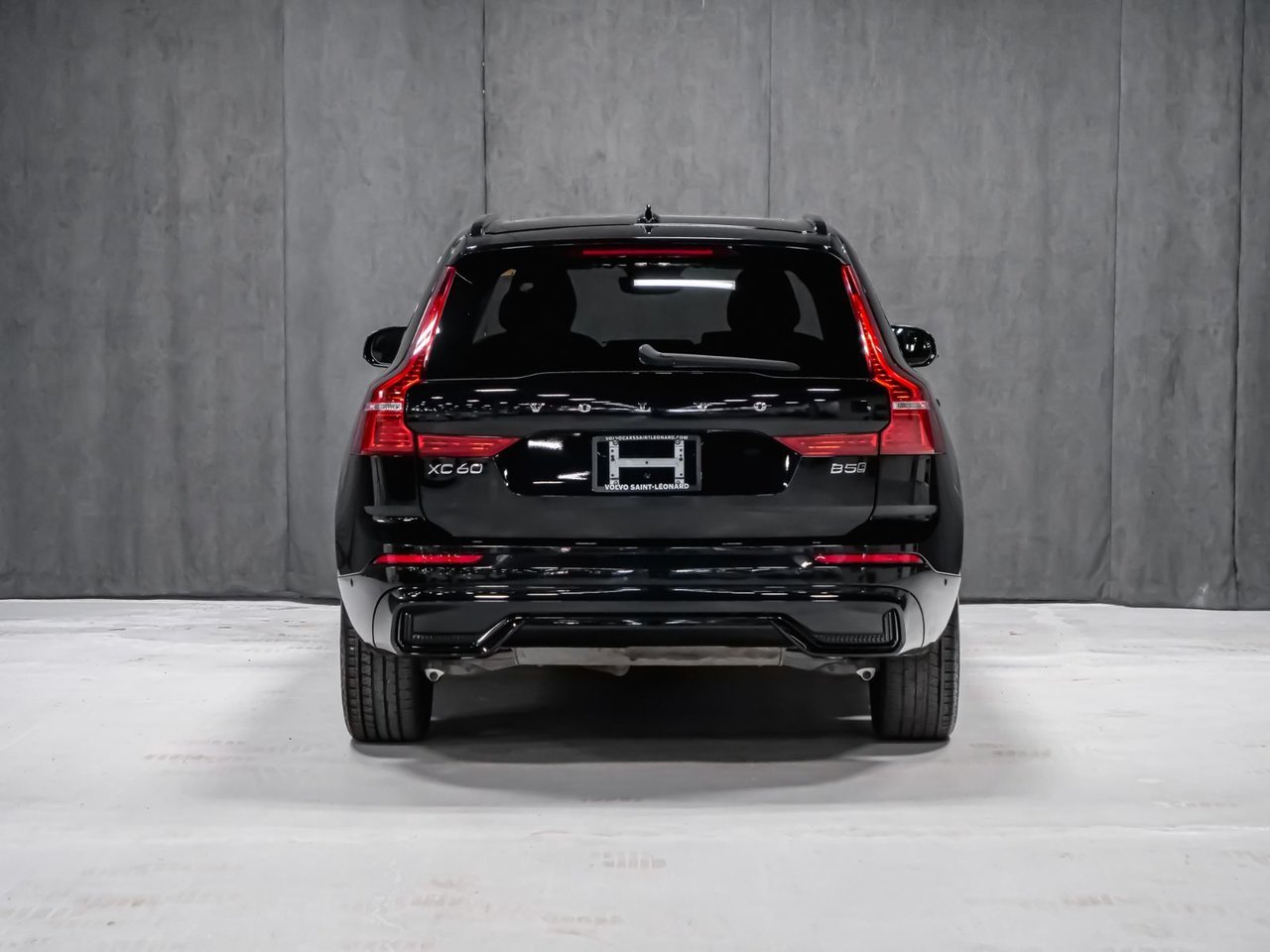Volvo XC60 B5 PLUS DARK CLIMATE 2025 Noir Montréal - photo #4