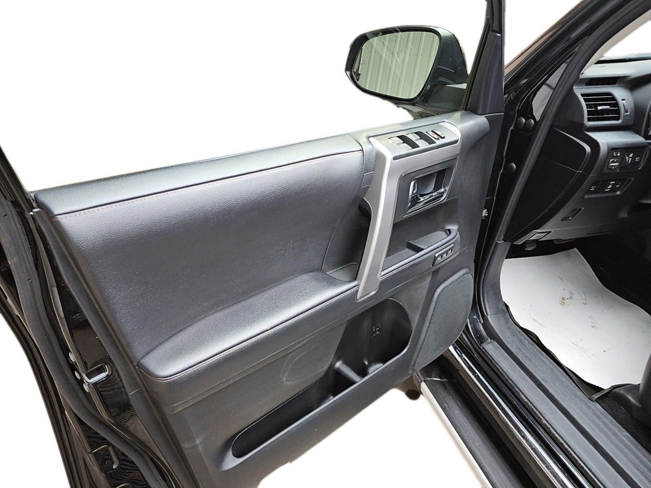 Toyota 4Runner NIV JTEKU5JR5P6092975 2023 Noir Baie-Comeau - photo #11