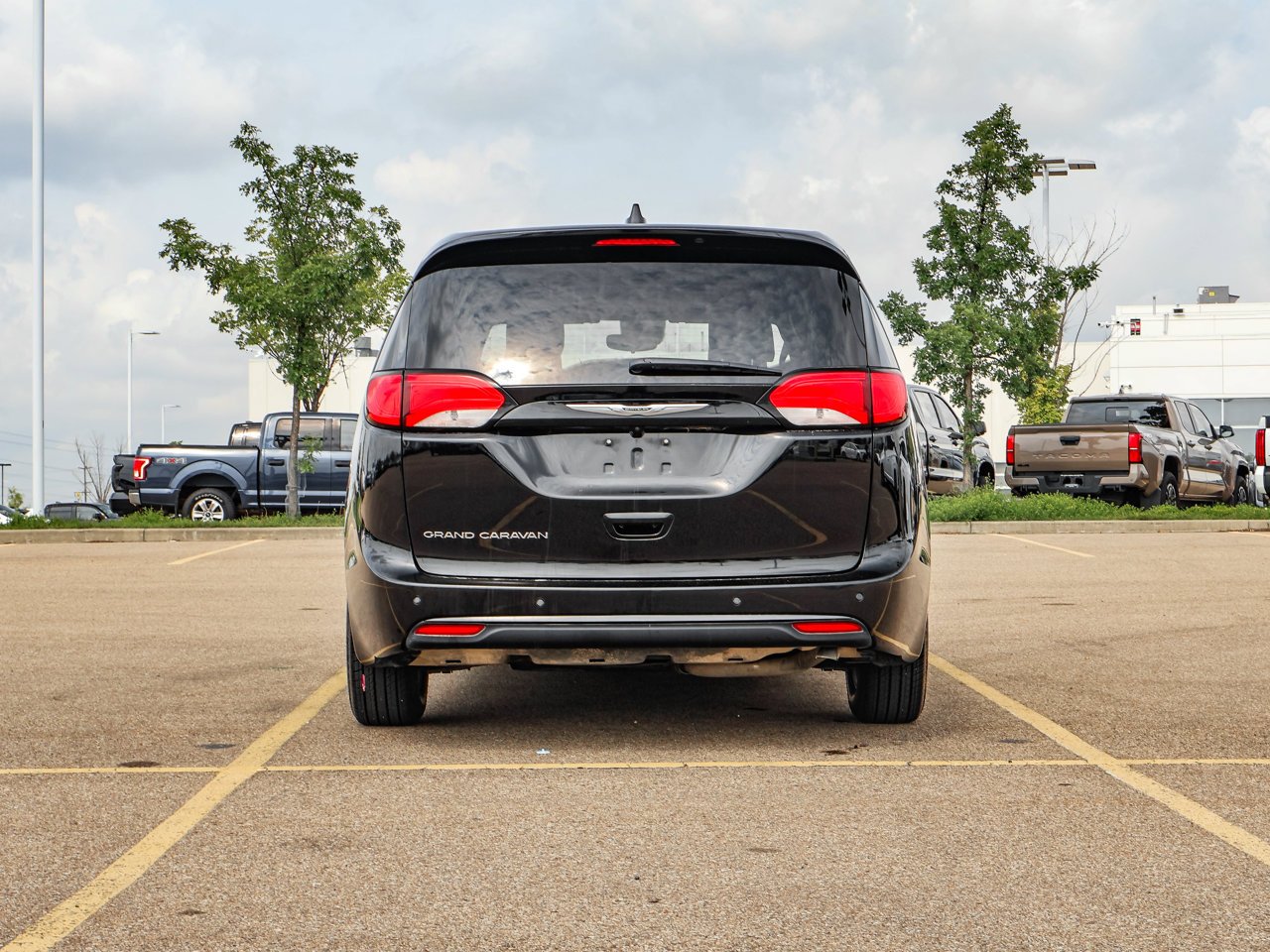 2025 Chrysler Grand Caravan SXT 2WD Black Sherwood Park - photo #6