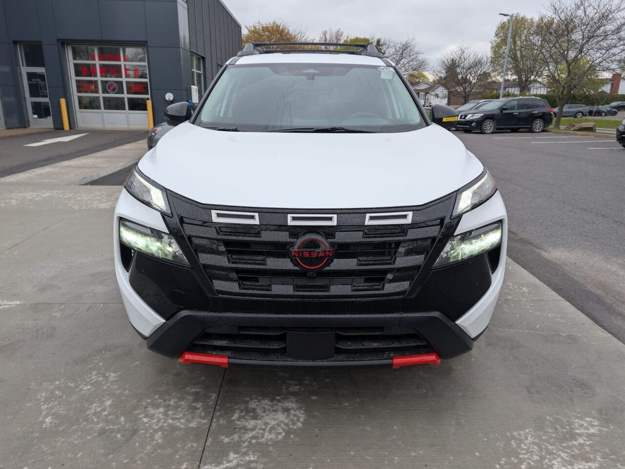 NISSAN Rogue ROGUE ROCK CREEK 2026 Blanc Everest nacré triple couche Châteauguay - photo #1