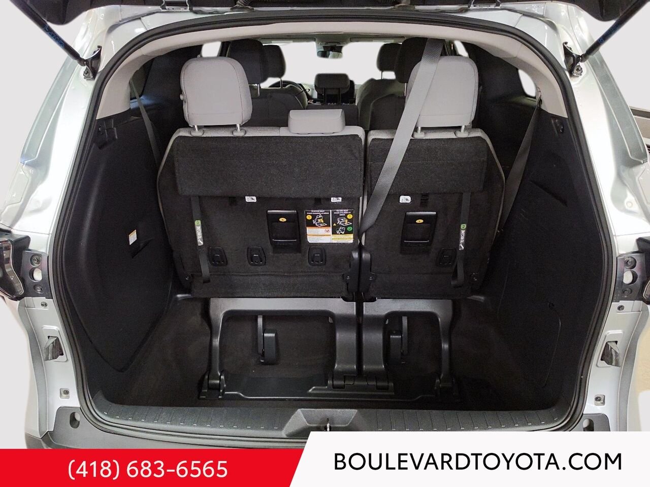 Toyota Sienna 99659A-110 | LE, AWD, 8 PLACES 2025 Argent Québec - photo #22