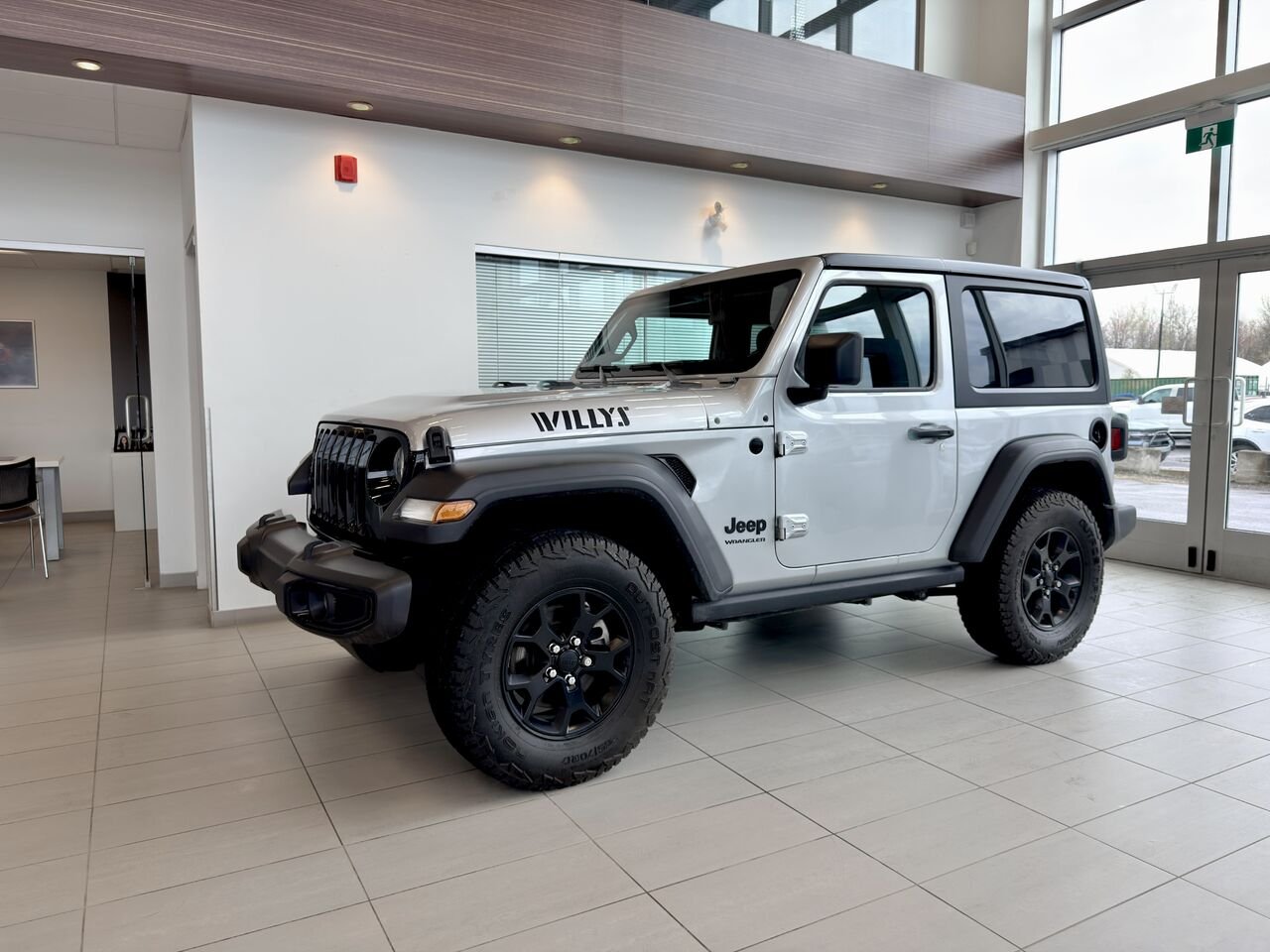 2022 Jeep Wrangler Silver Notre-Dame-des-Prairies - photo #35