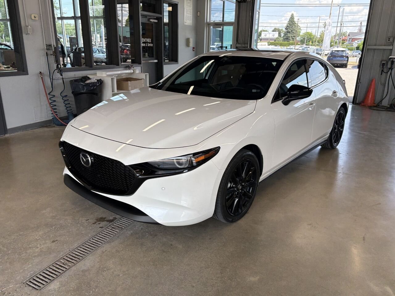 2026 MAZDA Mazda3 Sport GT avec moteur turbo BA TI i-ACTIV Snowflake White Pearl Châteauguay - photo #4