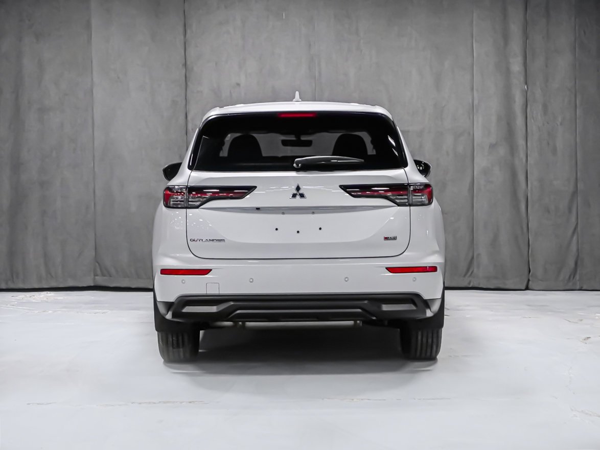 Mitsubishi Outlander ES 2026 Blanc diamant Montréal - photo #4
