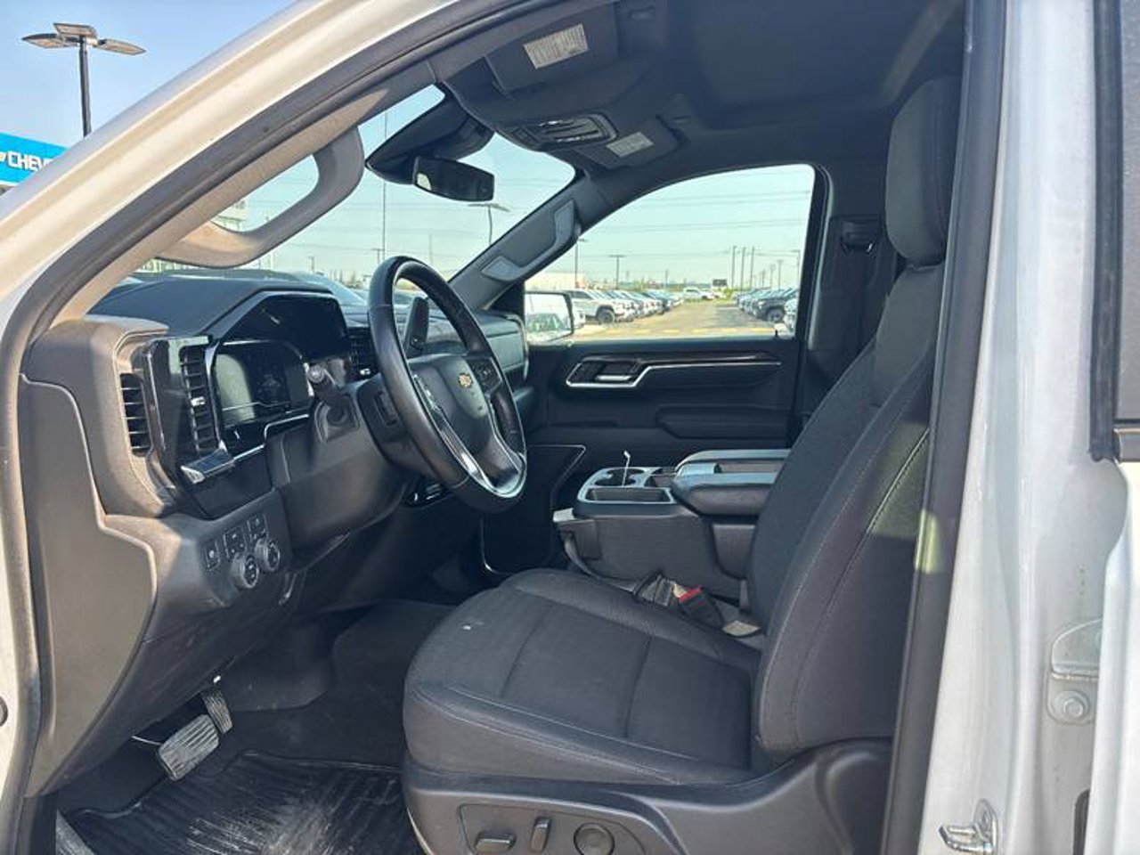 2025 Chevrolet Silverado 1500 4WD Crew Cab 147 LT White Sherwood Park - photo #5