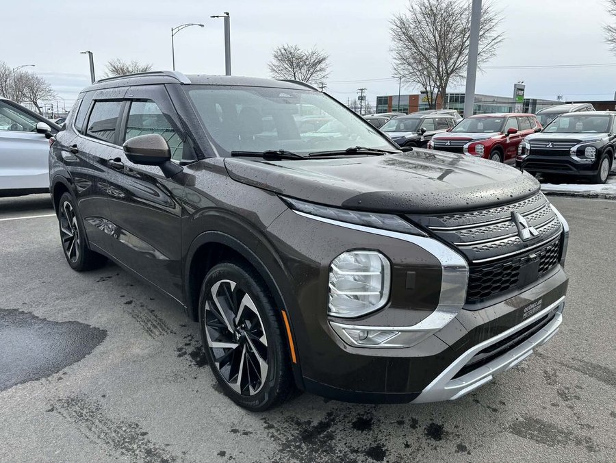 2023 Mitsubishi Outlander SEL S-AWC, Toit pano, Volant chauffant, Démarreur à distance Bronze