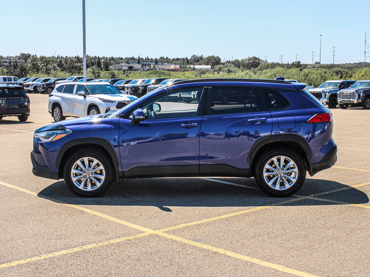 2022 Toyota Corolla Cross LE AWD Blue Sherwood Park - photo #4
