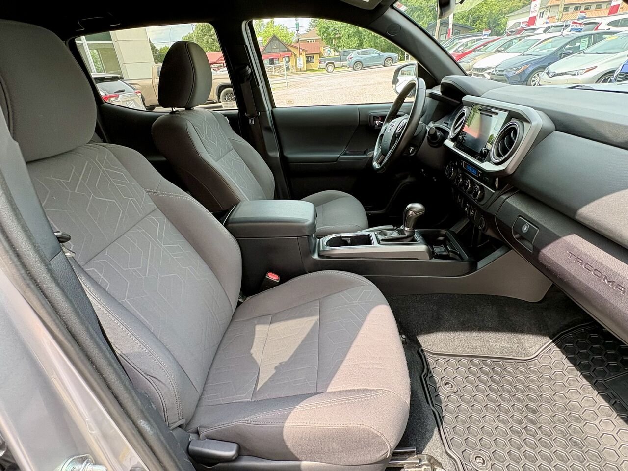 Toyota TACOMA 2018 Argent Mont-Laurier - photo #13