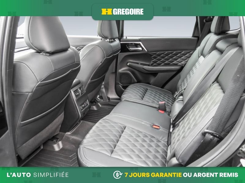 Mitsubishi Outlander V3570 | SEL TOIT PANO + SIEGE CHAUFANT 2023 Noir Laval - photo #24