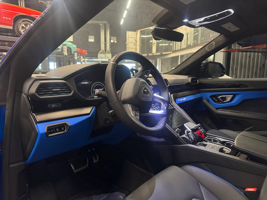 2024 Lamborghini Urus 2024 Blue