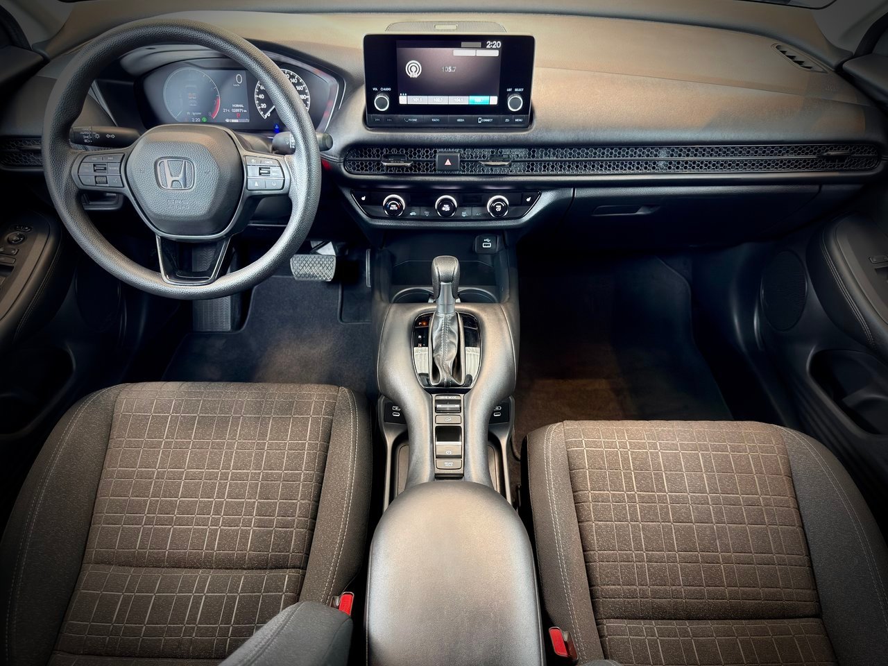 2025 Honda HR-V Silver Notre-Dame-des-Prairies - photo #21