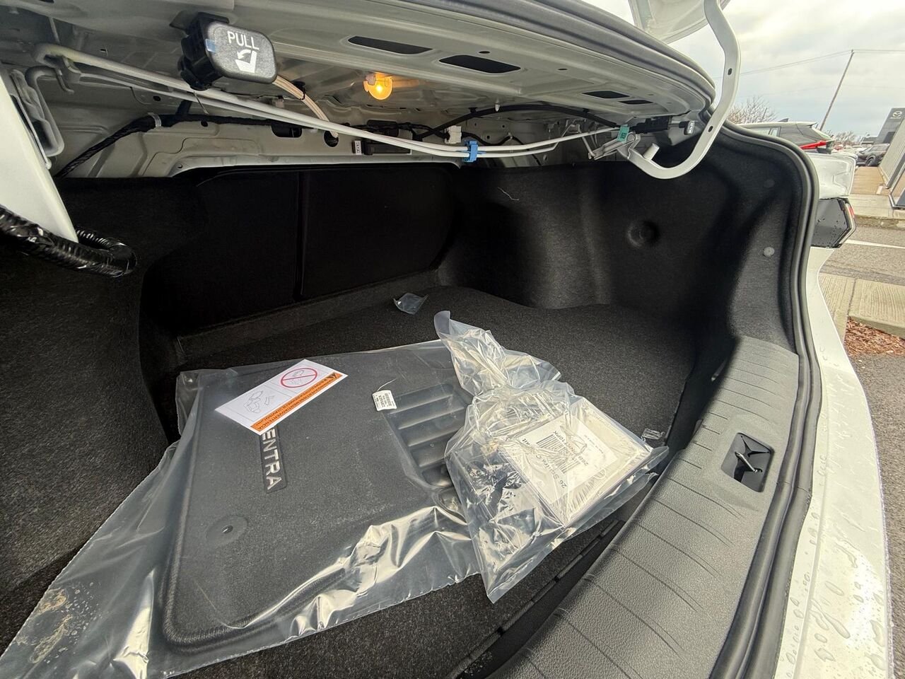 2026 NISSAN Sentra SENTRA SR Aspen White TriCoat/Super Black Châteauguay - photo #13