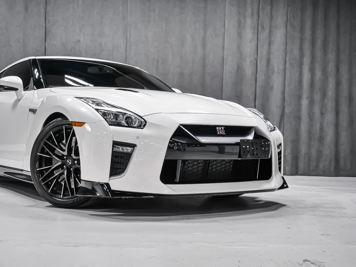 2023 Nissan GT-R PREMIUM White Montreal - photo #5