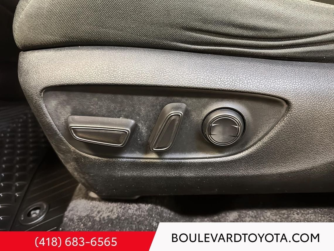 Toyota RAV4 99232A-83 | XLE, AWD 2023 Gris Québec - photo #11