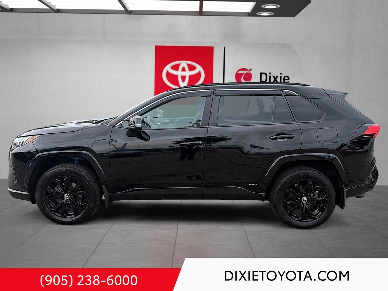 2023 Toyota RAV4 HYBRID SE AWD / CLEAN CARFAX / HEATED SEATS / MOONROOF / ALLOY WHEELS / CARPLAY AND ANDROID AUTO Black Mississauga - photo #5