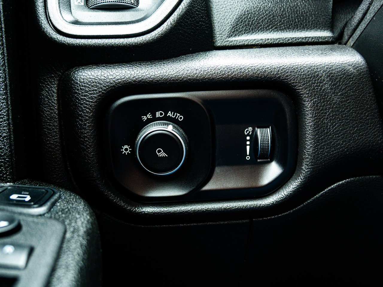 2023 Ram 3500 Tradesman 4x4 Crew Cab 8' Box Grey Sherwood Park - photo #17
