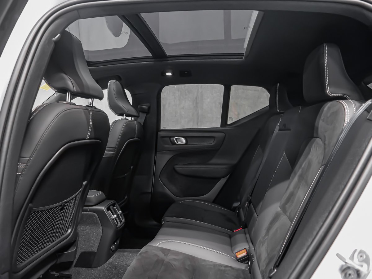 2024 Volvo XC40 Recharge Pure Electric PLUS CLIMATE Blue Montreal - photo #13