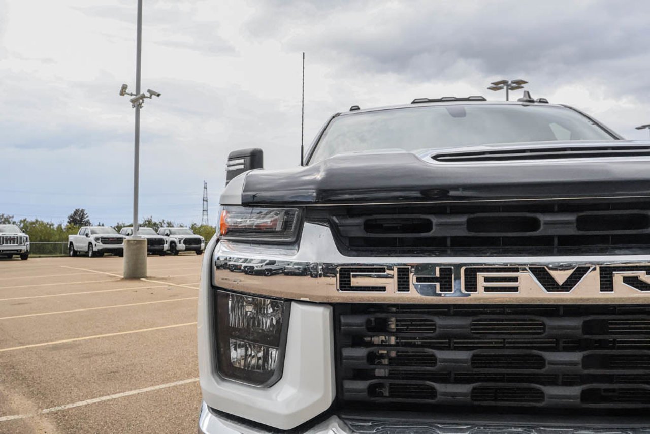 2020 Chevrolet Silverado 3500HD 4WD Crew Cab 172 LT White Sherwood Park - photo #10