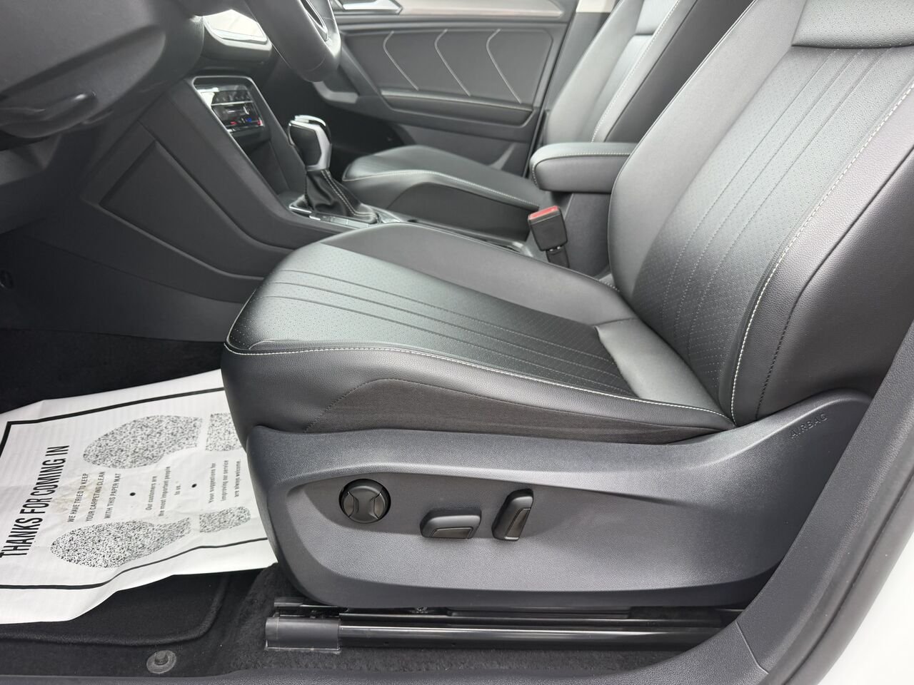 2024 Volkswagen Tiguan Comfortline 4MOTION White Laval - photo #21