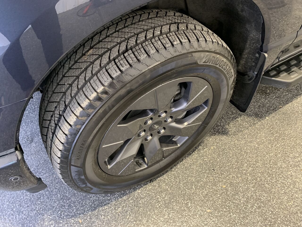 Ford F-150 Lightning LARIAT 2022 Gris Saint-Eustache - photo #1