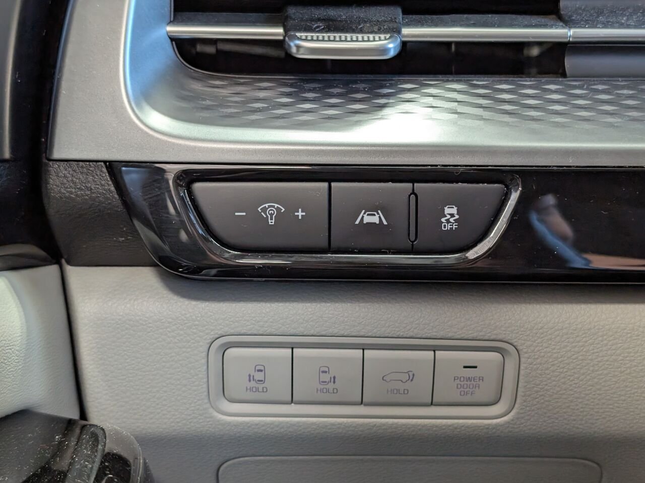 Kia Carnival LX/SIÈGES CHAUFFANTS/VOLANT CHAUFFANT/CAMÉRA DE RECUL/BLUETOOTH/AC/VITRES ÉLECTRIQUES 2023 Blanc Sherbrooke - photo #13