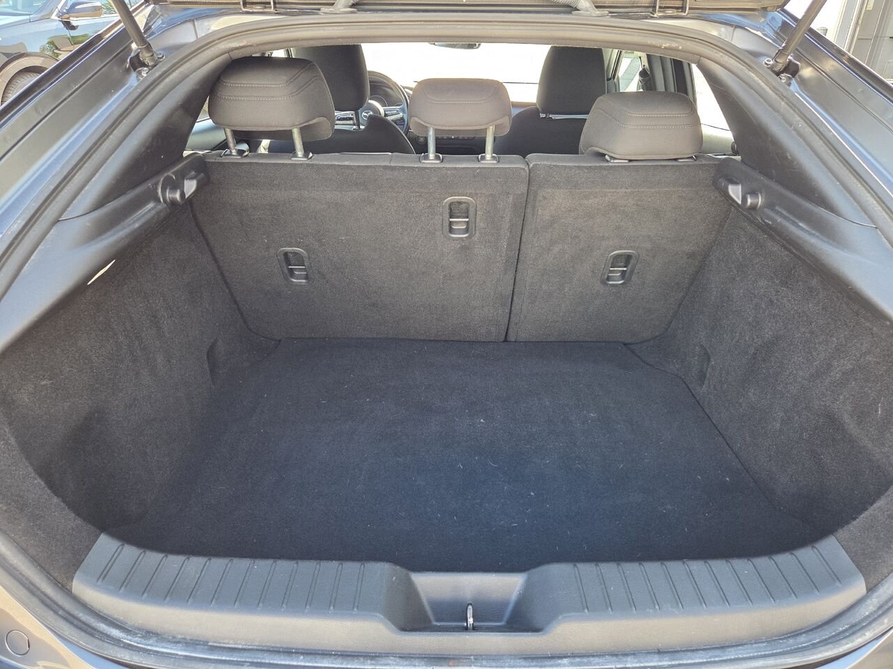 MAZDA MAZDA3 SPORT 2023 01C4 GRIS Amos - photo #6