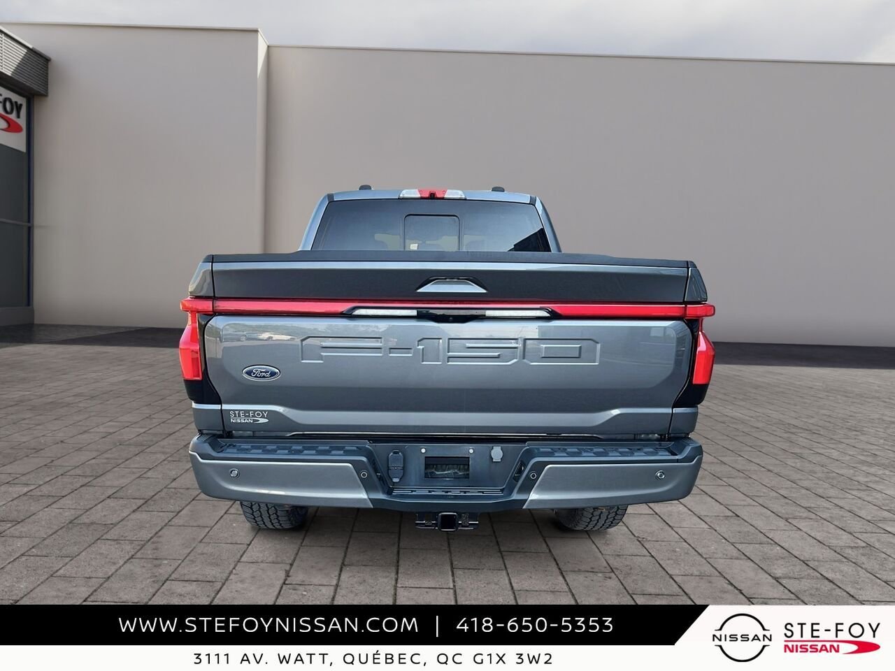 Ford F-150 Lightning LARIAT STANDARD RANGE 2023 Gris Ste-Foy - photo #2