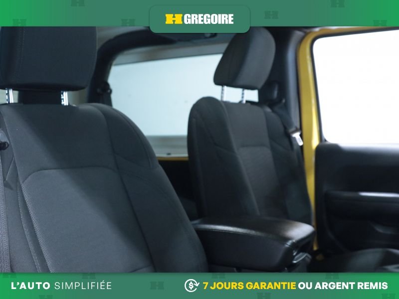Jeep Wrangler 2019 Jaune Blainville - photo #19