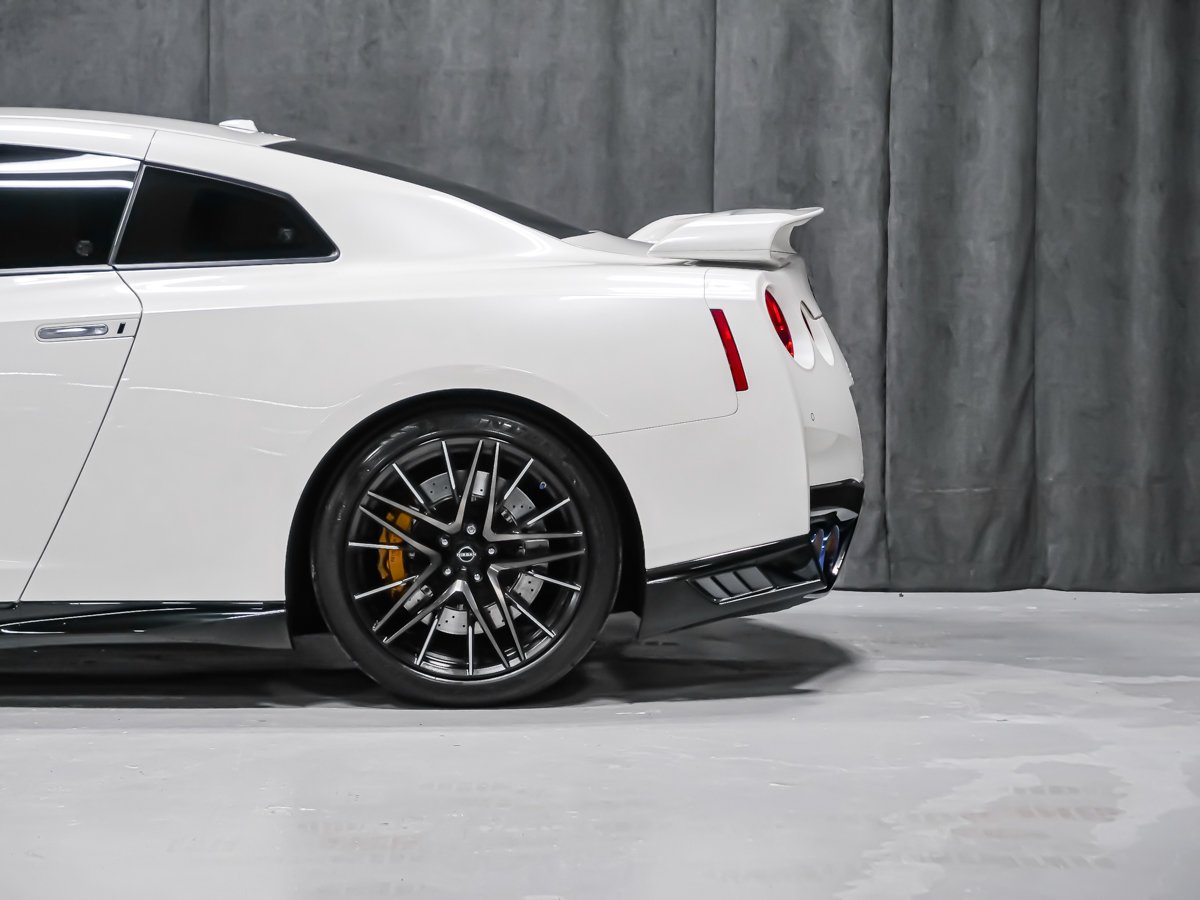 2023 Nissan GT-R PREMIUM White Montreal - photo #8